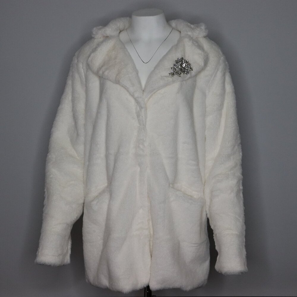White Faux Fur Jacket – Chic & Elegant Winter Layer